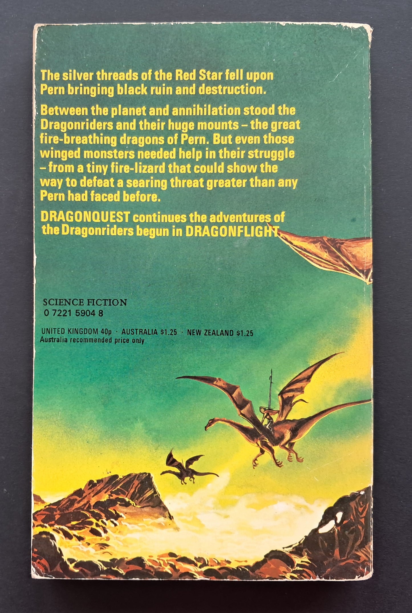DragonQuest Βιβλίο (Anne McCaffrey, Sphere)