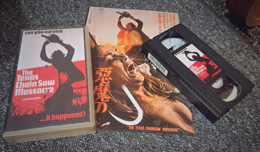 The Texas Chainsaw Massacre VHS + Poster (Tobe Hooper, 1974)
